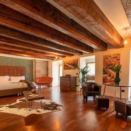 Aurelia Luxury - Piazza Delle Erbe Hotel เวโรนา ภายนอก รูปภาพ