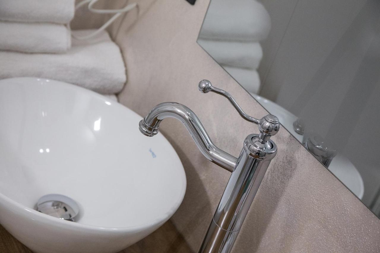 Aurelia Luxury - Piazza Delle Erbe Hotel เวโรนา ภายนอก รูปภาพ