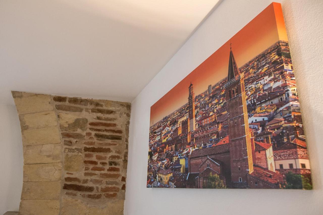 Aurelia Luxury - Piazza Delle Erbe Hotel เวโรนา ภายนอก รูปภาพ