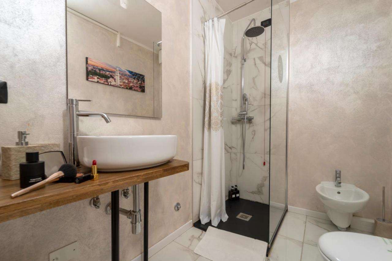 Aurelia Luxury - Piazza Delle Erbe Hotel เวโรนา ภายนอก รูปภาพ